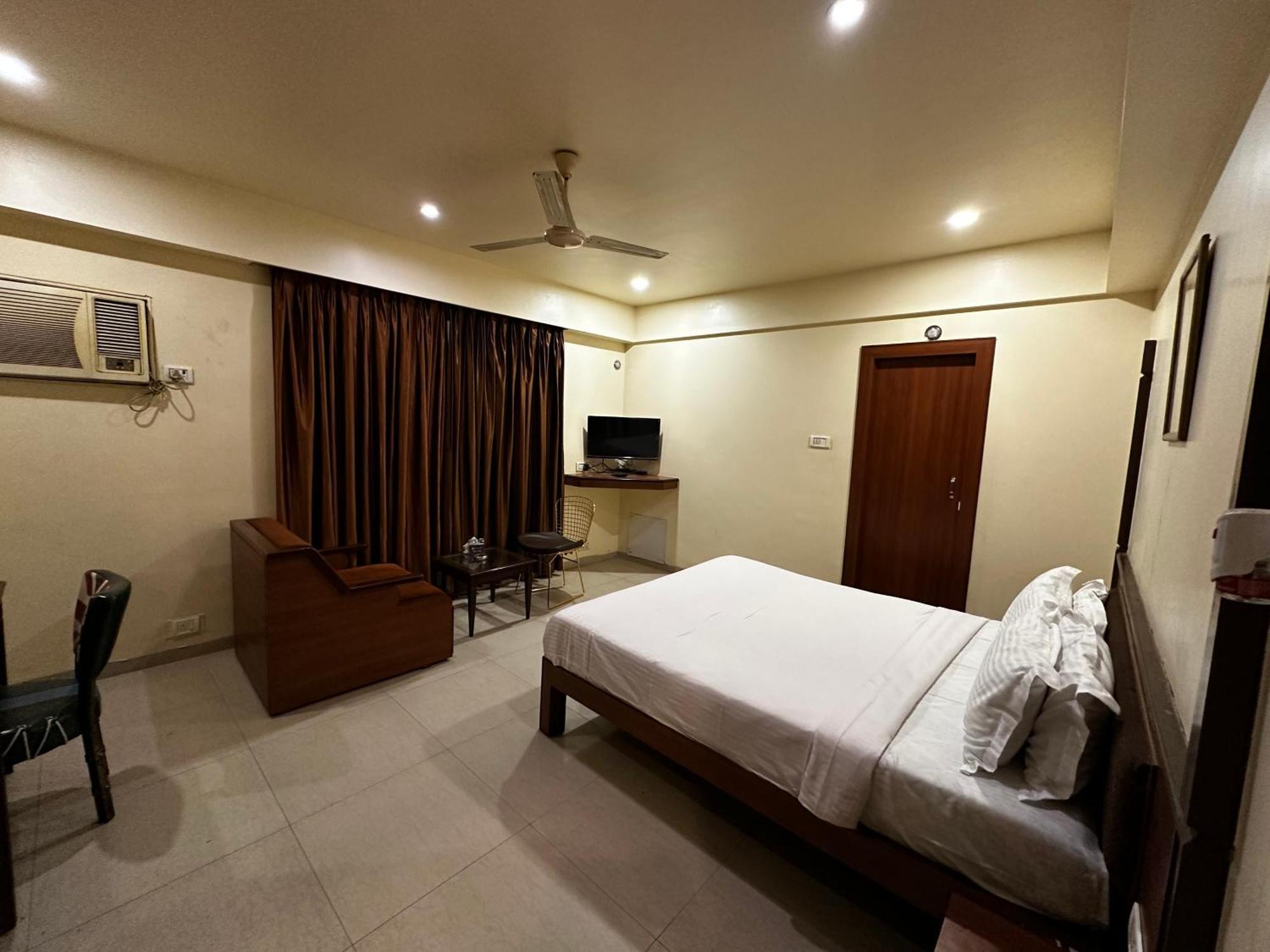The Saffron Suites Sasupāda Eksteriør bilde