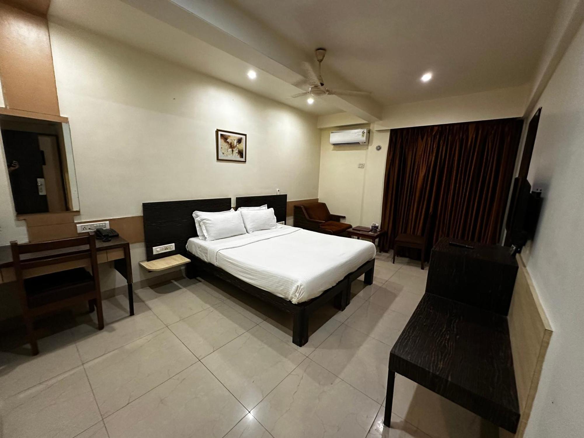 The Saffron Suites Sasupāda Eksteriør bilde