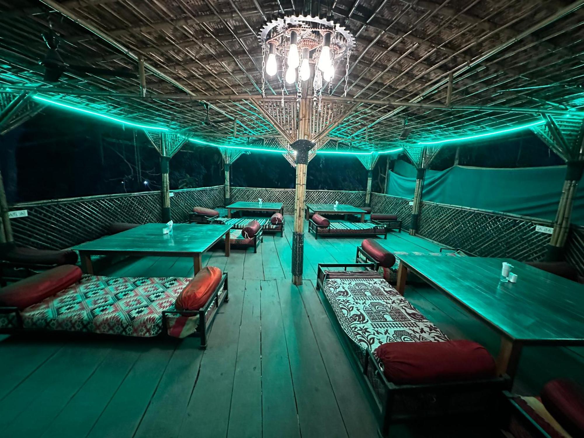 The Saffron Suites Sasupāda Eksteriør bilde