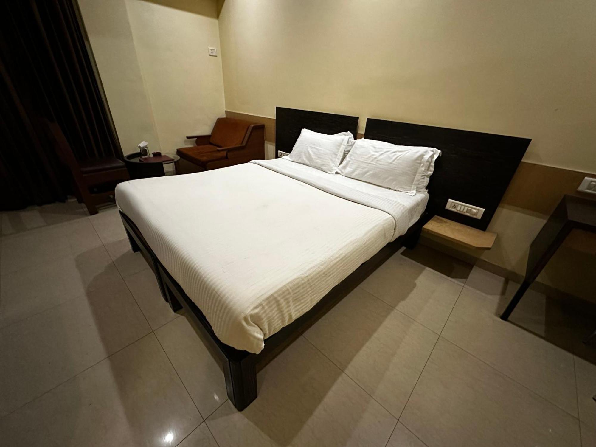 The Saffron Suites Sasupāda Eksteriør bilde