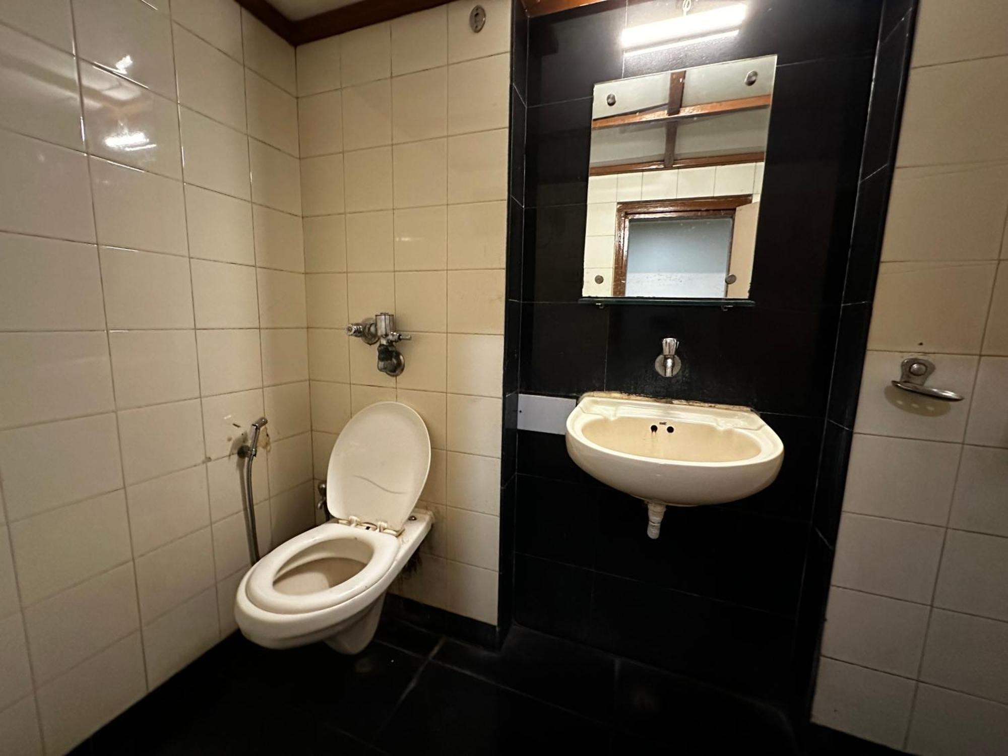The Saffron Suites Sasupāda Eksteriør bilde