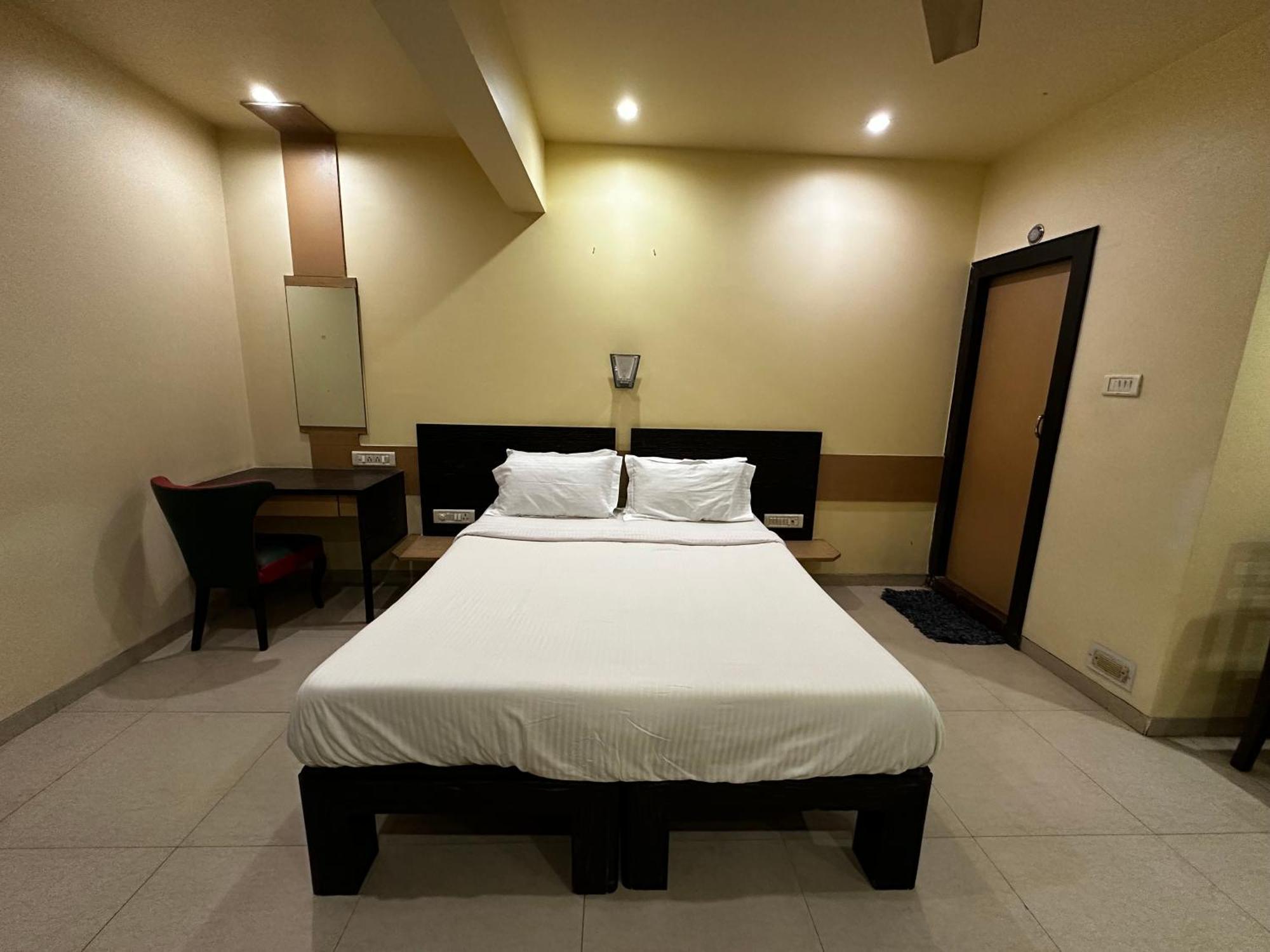 The Saffron Suites Sasupāda Eksteriør bilde
