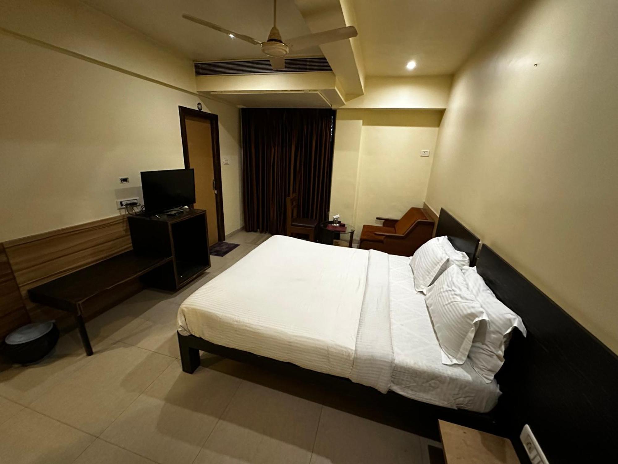 The Saffron Suites Sasupāda Eksteriør bilde